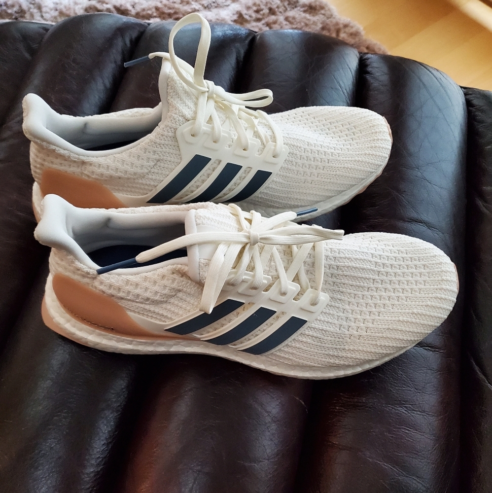 Mens Adidas Ultra Boost Tennis Shoes size 9